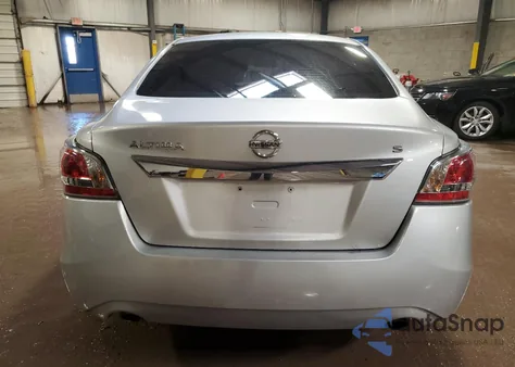 2015 Nissan Altima 2.5 z USA, uszkodzony, nr VIN 1N4AL3AP2FN886820